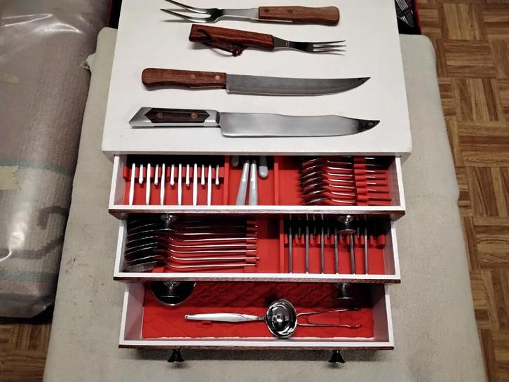 SOLA - Compleet 12 - delig bestek  (zganw), Huis en Inrichting, Keuken | Bestek, Zo goed als nieuw, Bestekset, Inox of Chroom