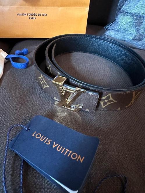 ② Ceinture Louis Vuitton LV Initiales (pour femme) — Ceintures