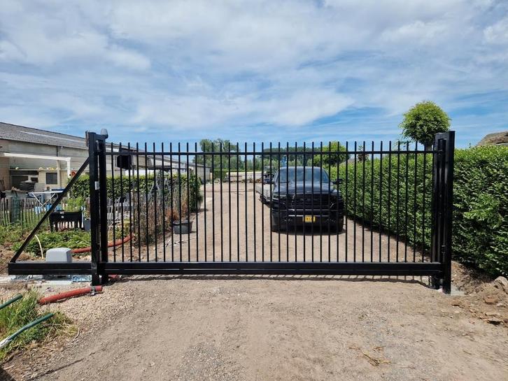 Spijlen schuifpoort 5x2 incl fundatie,motor en montage, Jardin & Terrasse, Portes de jardin, Neuf, Porte coulissante, Fer, 150 à 200 cm