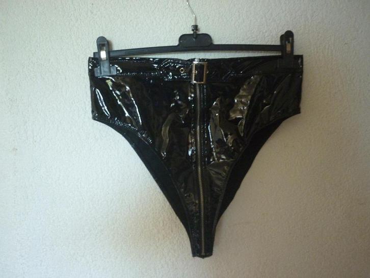 BDSM-slipje. 😛, Kleding | Dames, Broeken en Pantalons, Nieuw, Maat 42/44 (L), Zwart, Verzenden