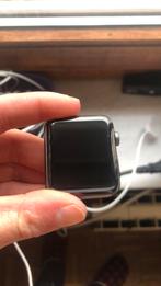 3 Apple Watches Series 3 42mm voor onderdelen, Gebruikt, IOS, Ophalen of Verzenden, Waterdicht