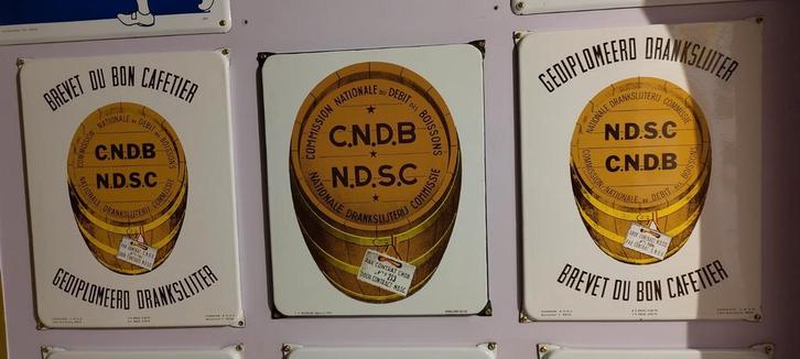 Emaille bordjes gediplomeerd drankslijter., Verzamelen, Biermerken, Ophalen of Verzenden