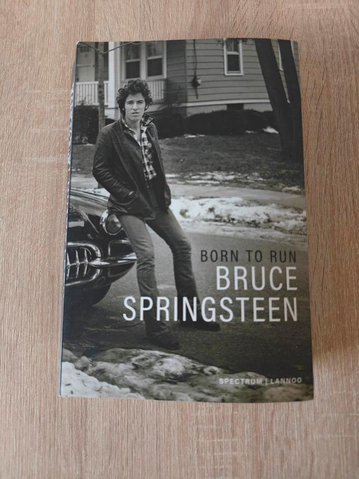Bruce Springsteen - Born to run (NL), Boeken, Biografieën, Zo goed als nieuw, Ophalen of Verzenden