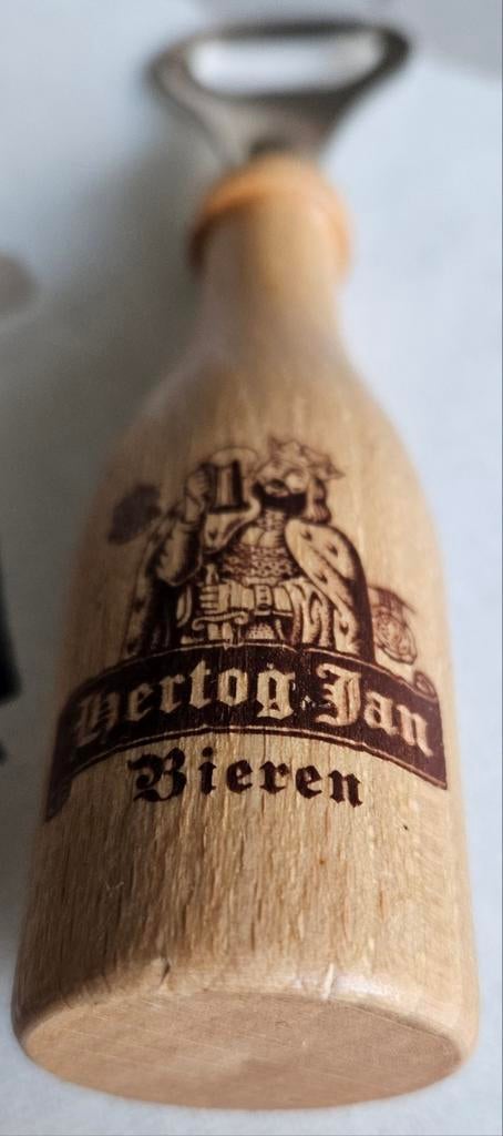 Hertog Jan houten flesopener NIEUW
Dit is een ni, Verzamelen, Biermerken, Zo goed als nieuw, Flesopener, Hertog Jan, Ophalen of Verzenden