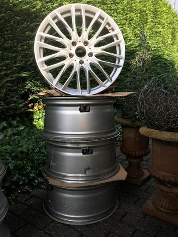 2sets aluvelgen 1set x4  19 inch en 1setx4 16 inch beschikbaar voor biedingen