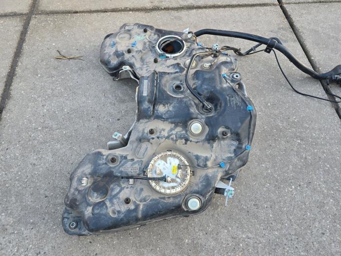 Tank van een Mercedes ML-Klasse, Auto-onderdelen, Brandstofsystemen, Mercedes-Benz, Gebruikt, 3 maanden garantie