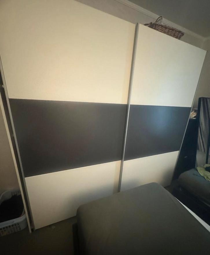 Moderne schuifdeurkast te koop – stijlvol en ruim!, Huis en Inrichting, Woonaccessoires | Kamerschermen, Zo goed als nieuw, Ophalen