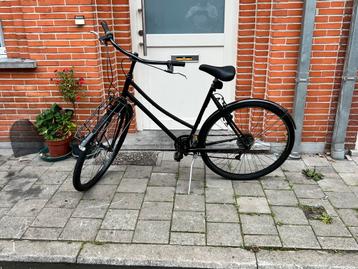 Dames fiets beschikbaar voor biedingen