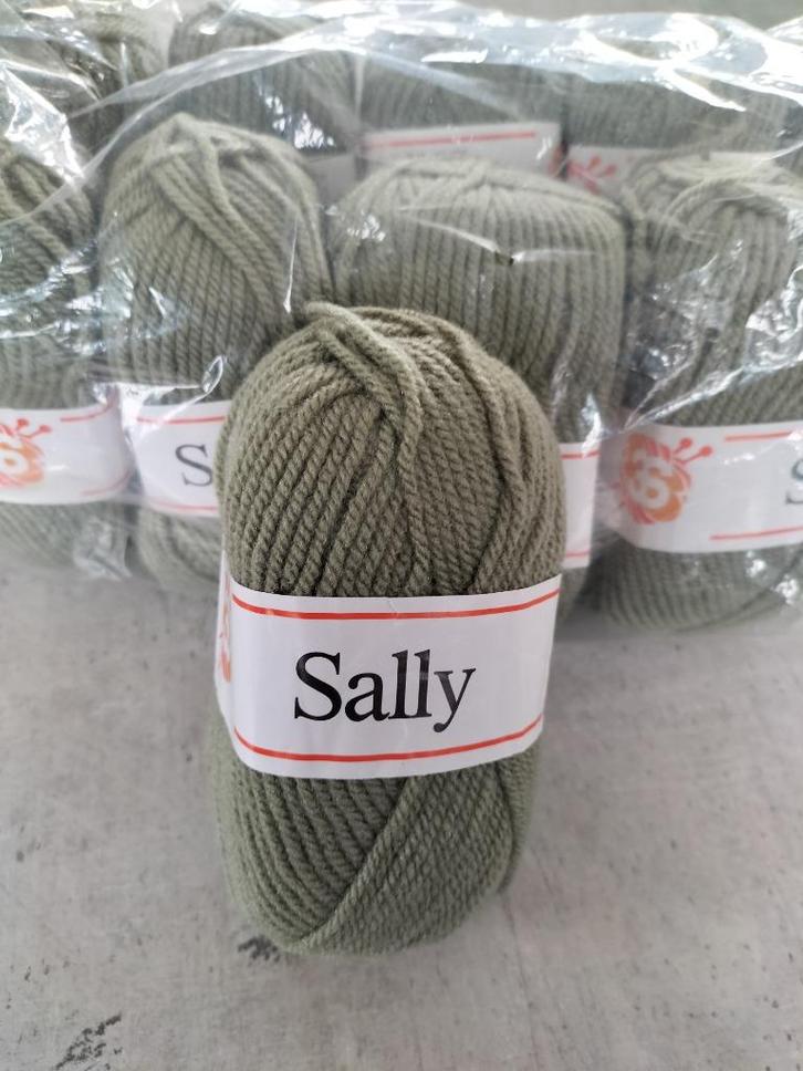 Sally 3 ballen van Zwitserse wol (10 groene ballen)., Hobby en Vrije tijd, Breien en Haken, Ophalen of Verzenden
