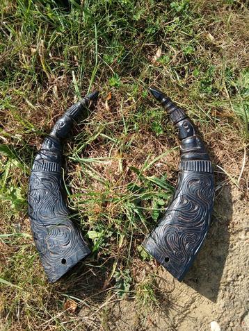 Batak sjamaanbox met snijwerk beschikbaar voor biedingen