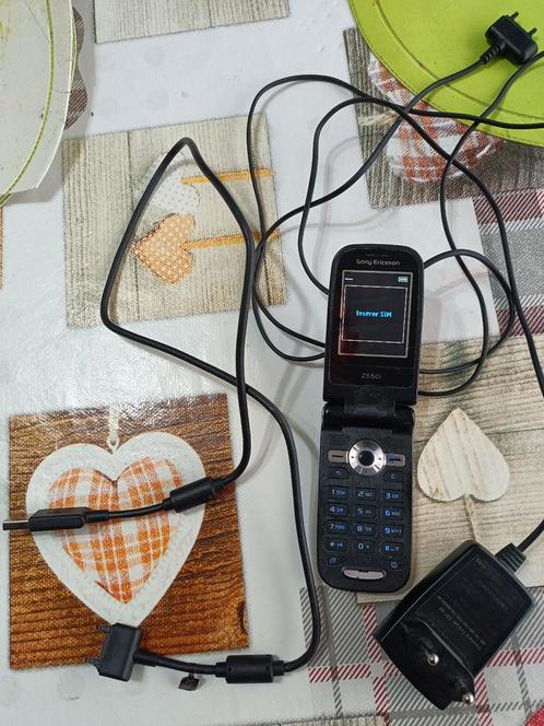 Sony Ericsson z550i, Télécoms, Téléphonie mobile | Nokia, Utilisé, Sans abonnement, Avec simlock (verrouillage SIM), À clapet