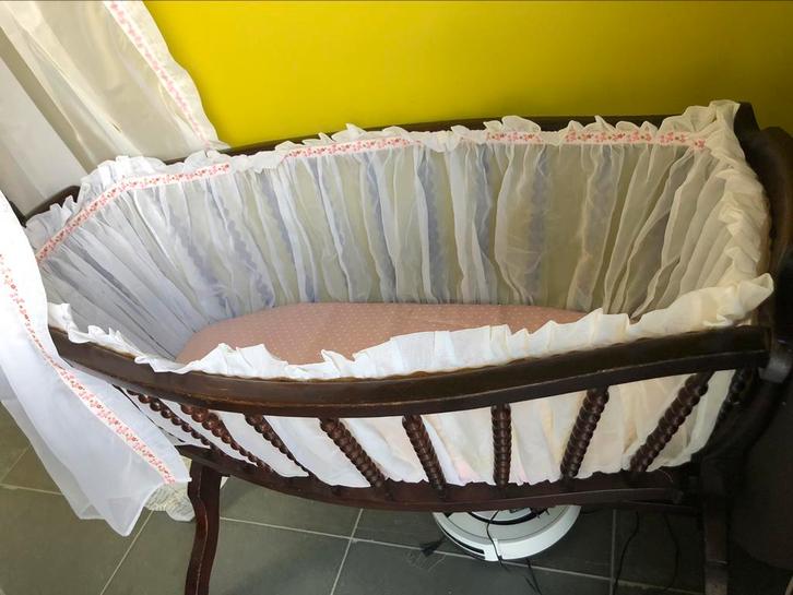 Authentieke antieke wieg met hemel, bekleding en lakensetjes, Antiek en Kunst, Antiek | Meubels | Bedden, Ophalen