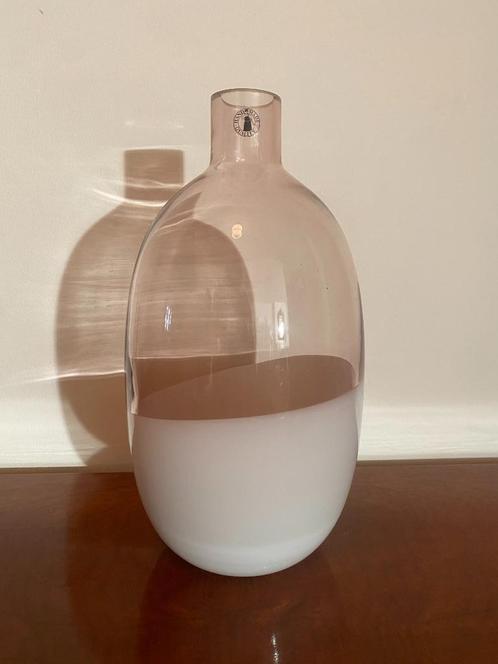 Vaas met zacht roze Opal glas - Ikea FORMLIG, Antiek en Kunst, Antiek | Vazen, Ophalen of Verzenden