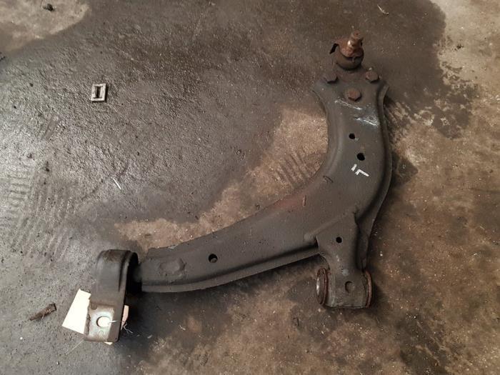 Draagarm links-voor van een Peugeot Partner, Auto-onderdelen, Ophanging en Onderstel, Peugeot, Gebruikt, 3 maanden garantie, Ophalen of Verzenden