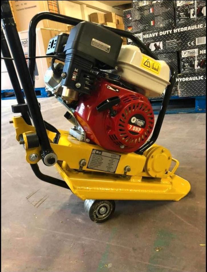 Nieuwe modellen benzine trilplaat met mat, Caravanes & Camping, Outils de camping, Enlèvement ou Envoi