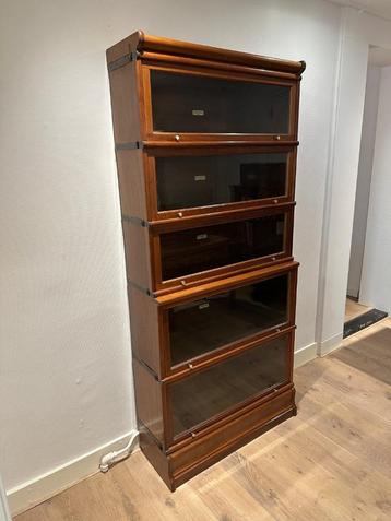 Antieke Globe Wernicke boekenkast beschikbaar voor biedingen