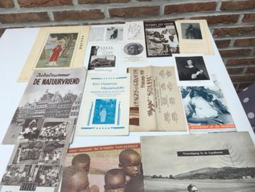 lot van allerlei folders, reisfolders, knipsels en landkaart beschikbaar voor biedingen
