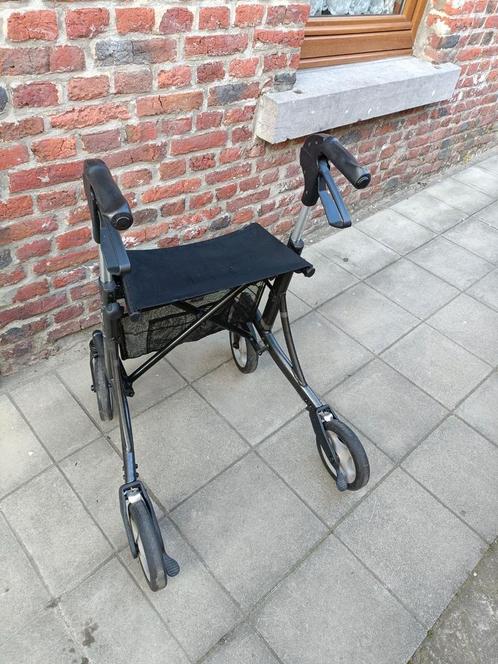 Tribune déambulateur pliable aluminium 4roues,freins+panier, Diversen, Rollators, Opvouwbaar, Ophalen