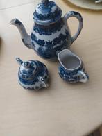 Theepot, melkkan, suikerpot, grote bloempot en 3 kleine potj, Ophalen