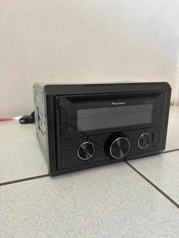 Pioneer FH-S820DAB + ISO Cable beschikbaar voor biedingen