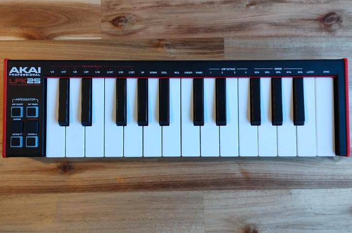 AKAI Professional LPK25 MkII Midi Keyboard, Muziek en Instrumenten, Keyboards, Zo goed als nieuw, Overige aantallen, Overige merken