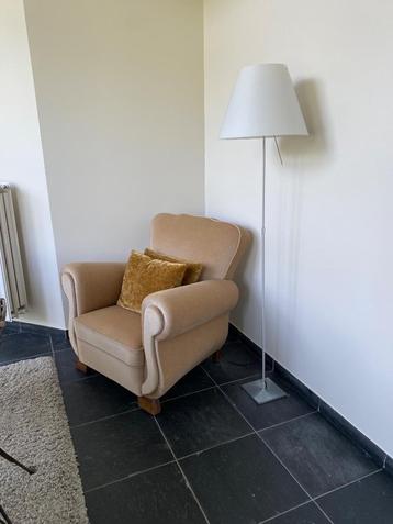 Comfortabele vintage 1-zit fauteuil in zachte beige stof beschikbaar voor biedingen