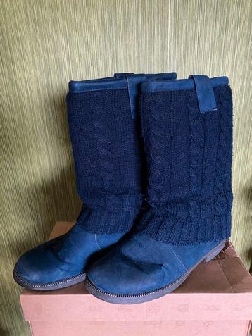 Bottes bleues foncées beschikbaar voor biedingen