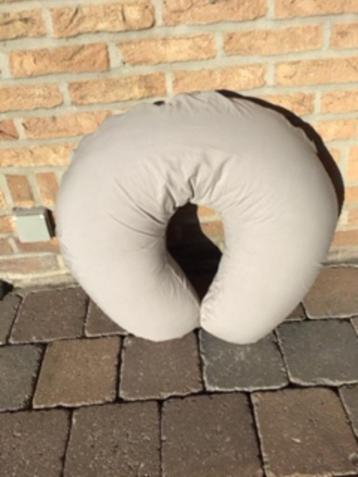 Zit- en Voedingskussen en verzorgingskussen + potje beschikbaar voor biedingen