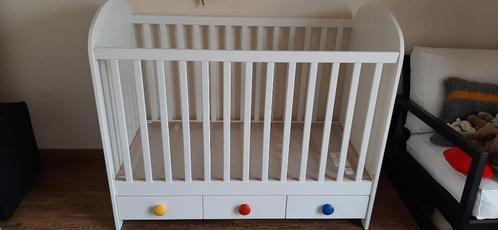 Babybed Gonatt mét matras (Kadolis), Kinderen en Baby's, Kinderkamer | Bedden, Zo goed als nieuw, Minder dan 140 cm, Minder dan 70 cm