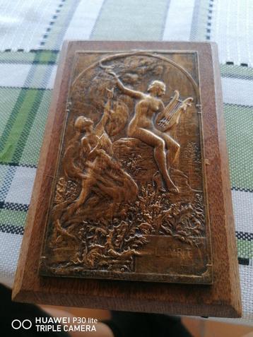 Bronzen plaat l art, Antiek en Kunst, Kunst | Beelden en Houtsnijwerken, Ophalen of Verzenden