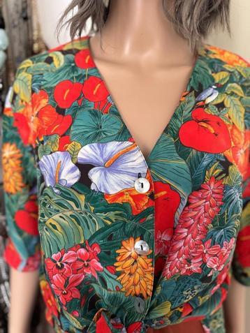 Beautiful vintage blouse with tropical print (one size) beschikbaar voor biedingen