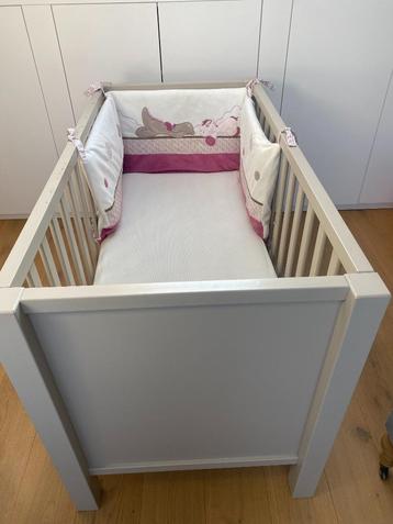 Quax taupe babybedje beschikbaar voor biedingen