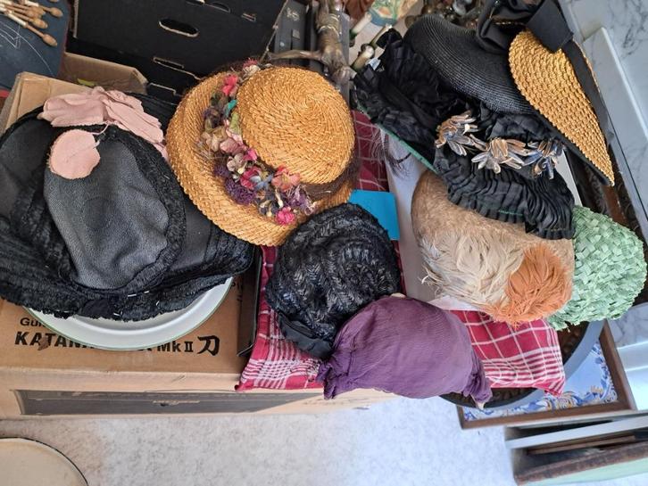 Antieke 16 Dames Hoeden 2 Heren Hoge Hoeden Met Hoeden Doos, Kleding | Dames, Hoeden en Petten, Gedragen, Hoed, Ophalen