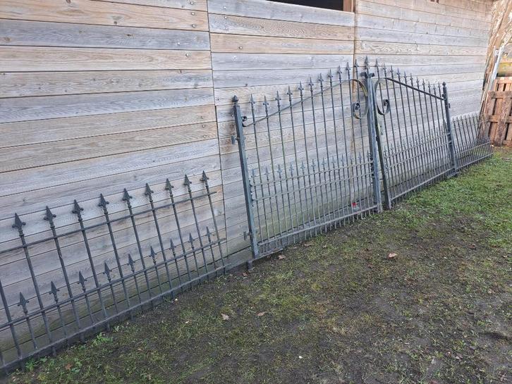 Hekken - 2-delig - smeedijzer, Tuin en Terras, Tuinhekken en Hekwerk, Gebruikt, Spijlenhekwerk, IJzer, Met poort, Ophalen