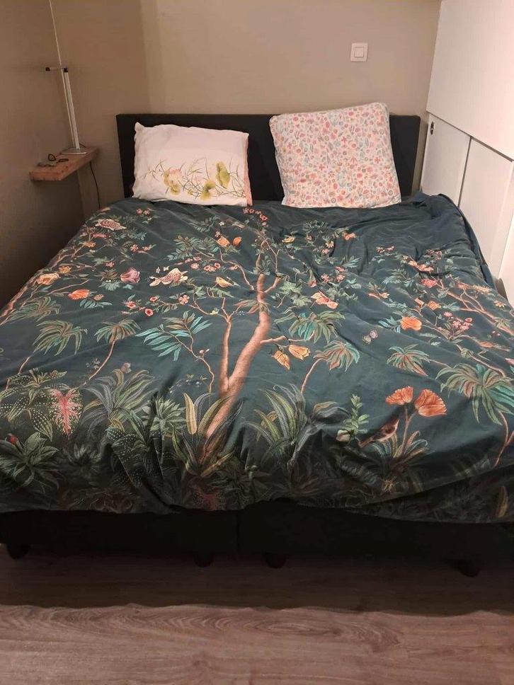 Zwart bed met hoofdbord 140 x 200, Maison & Meubles, Chambre à coucher | Lits, Comme neuf, Deux personnes, 140 cm, 200 cm, Tissu