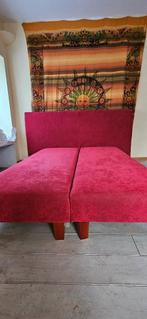 Lit confortable - 200 x 140 cm avec tête de lit, Rouge, Tissu, 140 cm, Enlèvement