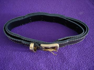 Prachtige bruine lederen riem van 115 cm lang 2,5 cm breed. beschikbaar voor biedingen