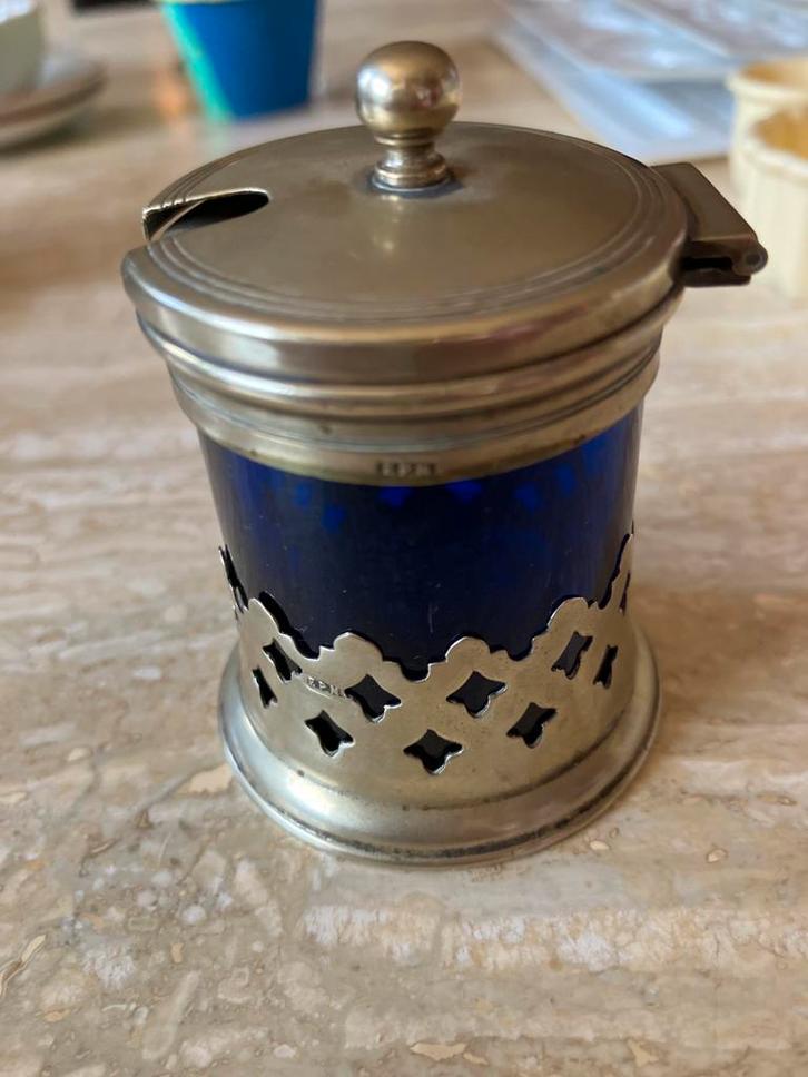 Vintage mosterdpotje met kobaltblauw glas en metalen houder, Antiek en Kunst, Antiek | Glaswerk en Kristal, Ophalen of Verzenden