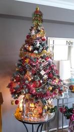 Kunstkerstboom, gegarneerd en verlichte kerststal., Zo goed als nieuw, Ophalen