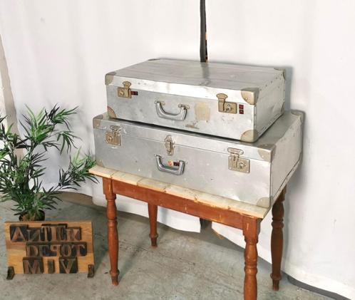 2 grote oude aluminium reiskoffers Cheney L 85cm en L 71cm, Antiek en Kunst, Curiosa en Brocante, Ophalen