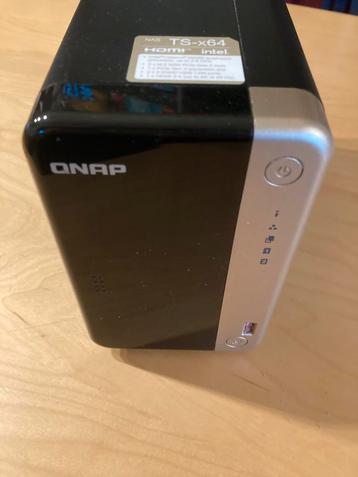 QNAP TS-x64 met 2x 4TB harde schijven, Informatique & Logiciels, NAS, Enlèvement, Comme neuf