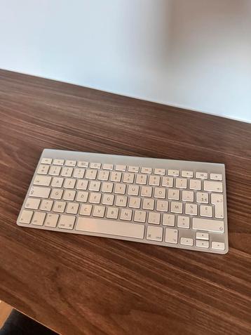 Apple draadloos toetsenbord model A1314 beschikbaar voor biedingen