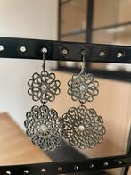 Leuke oorbellen, Handtassen en Accessoires, Oorbellen, Overige materialen, Ophalen of Verzenden, Zilver, Hangers