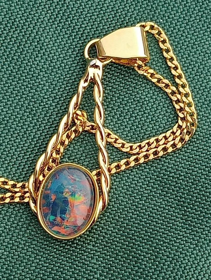 14K Gold Rollplated Necklace with Opal Triplet Pendant 40 cm, Handtassen en Accessoires, Kettinghangers, Nieuw, Zilver, Goud, Overige voorstellingen