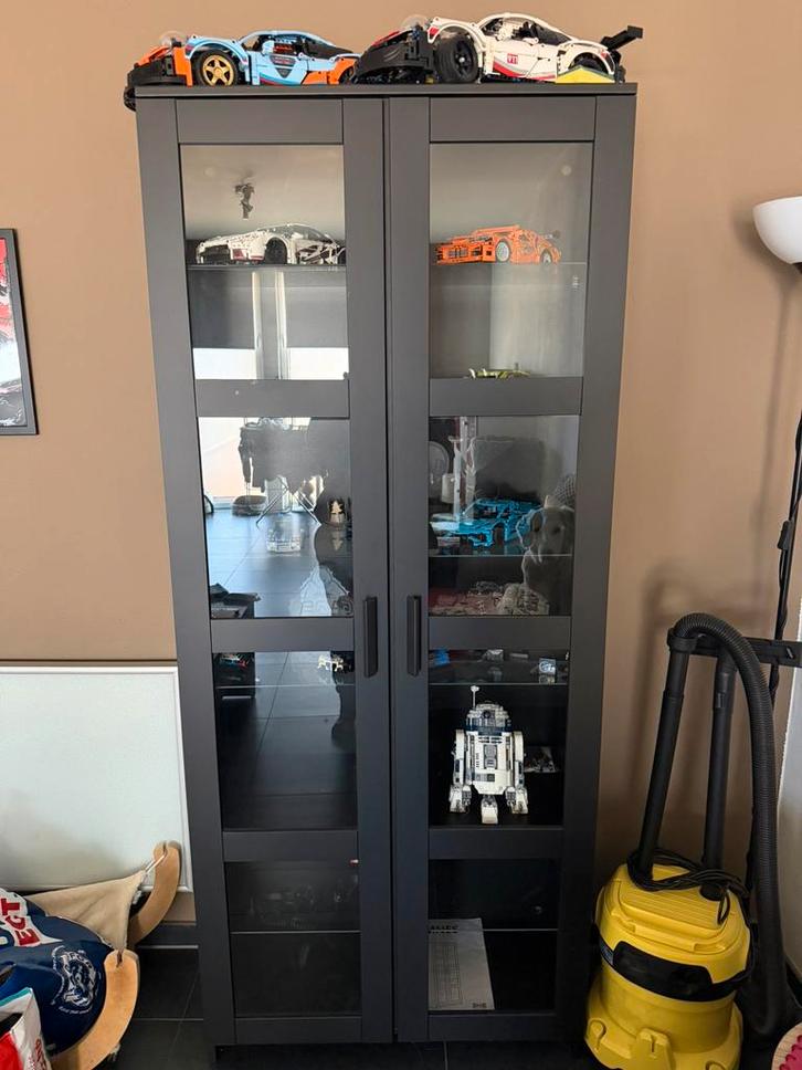 Vitrine Brimnes noir de chez Ikea, Huis en Inrichting, Kasten | Vitrinekasten, Zo goed als nieuw, Ophalen