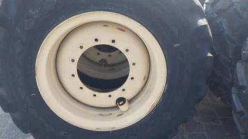 Goodyear 17.5-25 tires 2 pieces on rim beschikbaar voor biedingen