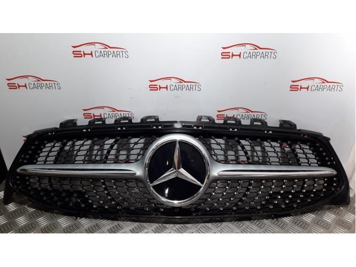 Grille van een Mercedes CLA, Auto-onderdelen, Carrosserie, Mercedes-Benz, Gebruikt, 3 maanden garantie, Ophalen of Verzenden