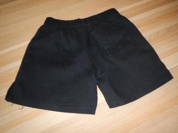 short noir T 152 beschikbaar voor biedingen