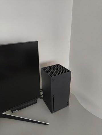 Xbox series x + ongebruikte x controller in hoesje beschikbaar voor biedingen