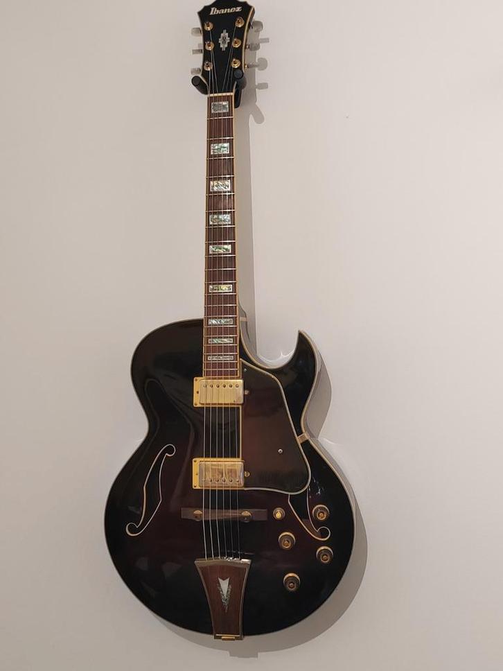 Ibanez AK95 DVS 12-03, Muziek en Instrumenten, Snaarinstrumenten | Gitaren | Elektrisch, Zo goed als nieuw, Hollow body, Ibanez